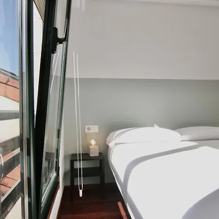 1e.tranquilo Y Soleado En La Plaza De Mercedes * Ourense