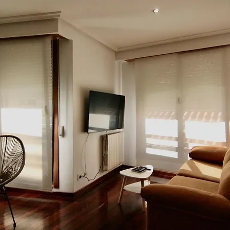 1e.tranquilo Y Soleado En La Plaza De Mercedes Ourense